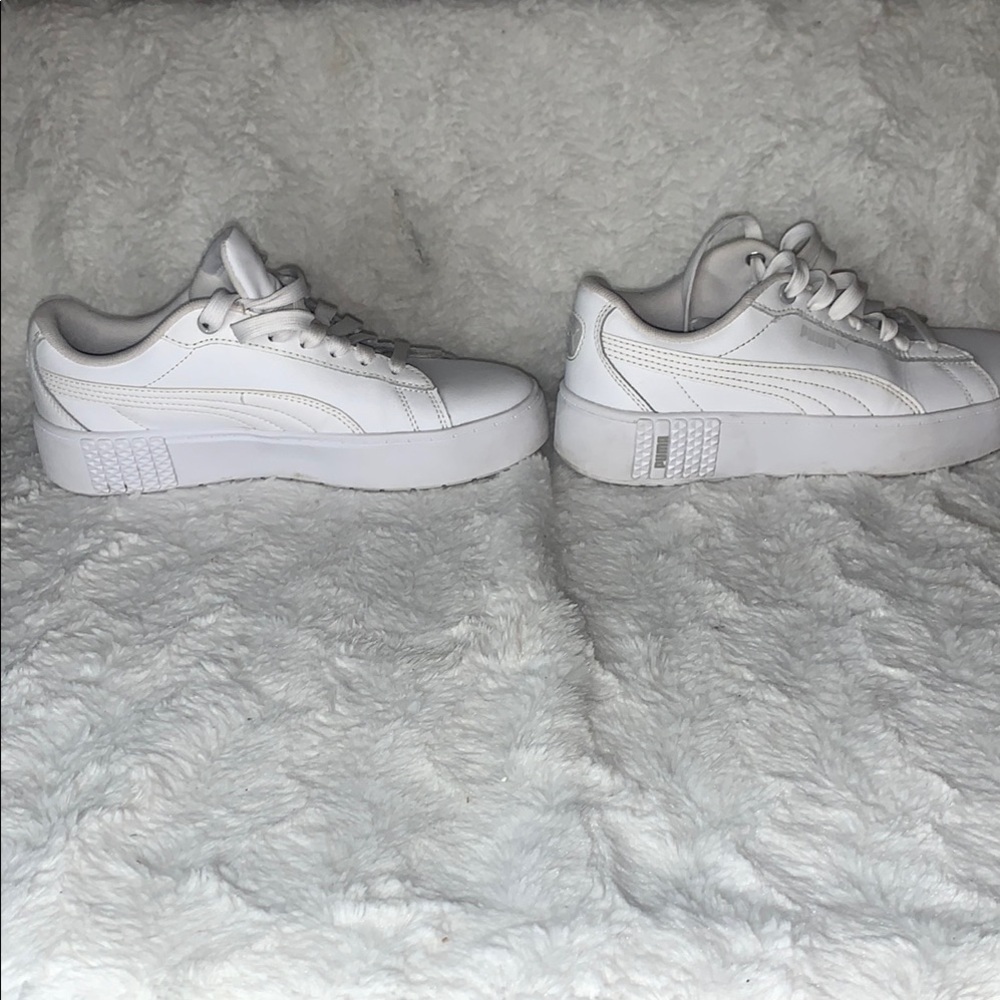 Like New PUMA White Sneakers - Picture 7 of 8